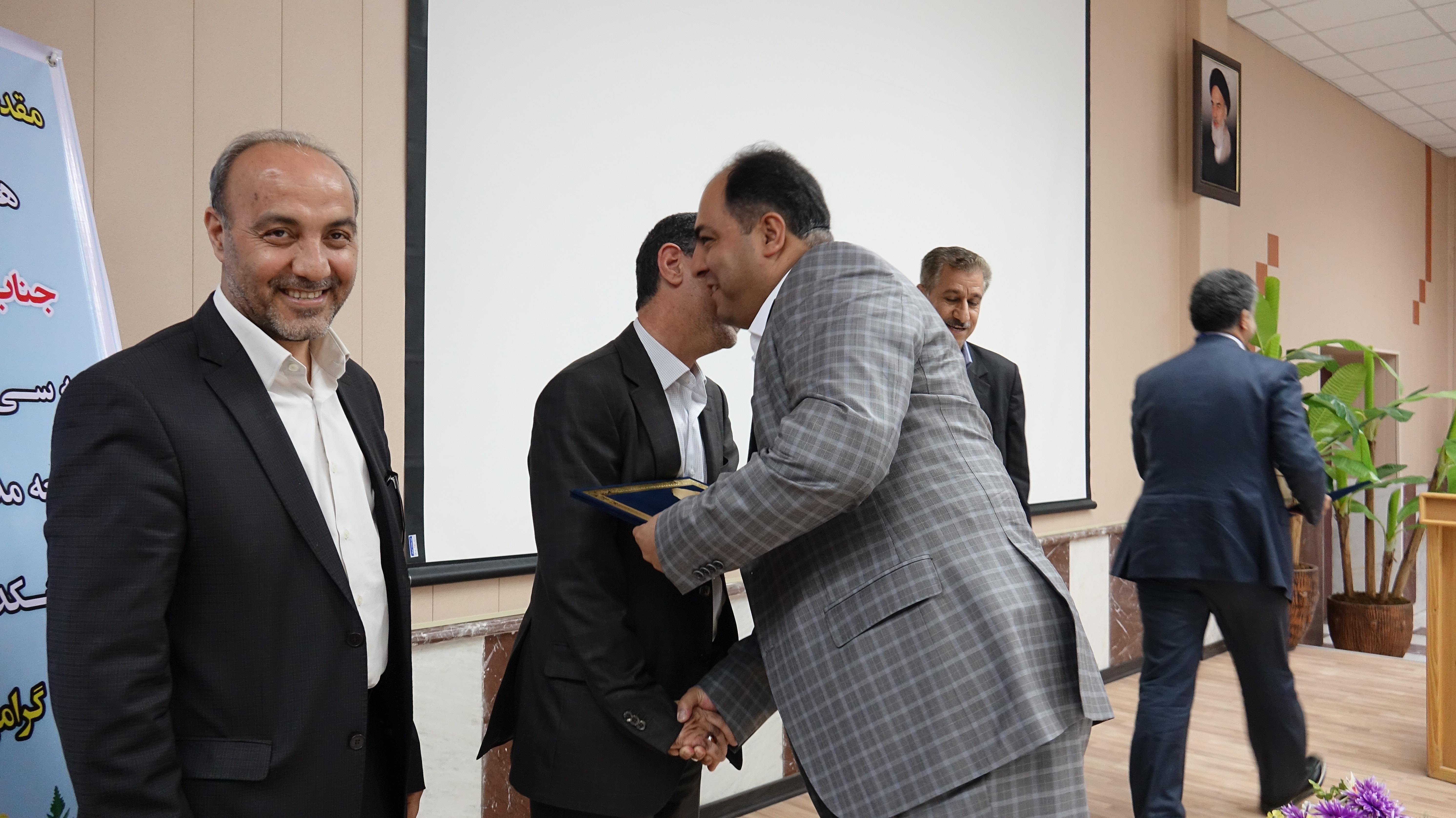 تقدیر و تشکر 